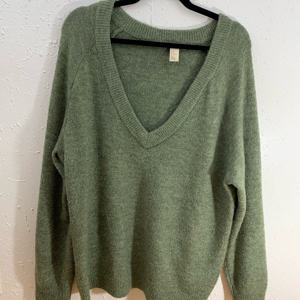 V-neck,Muted green, knitted, oversized sweater